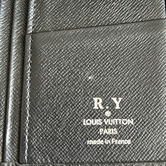 Louis Vuitton Black Taiga Brazza Bifold Long Wallet - Picture 15 of 16